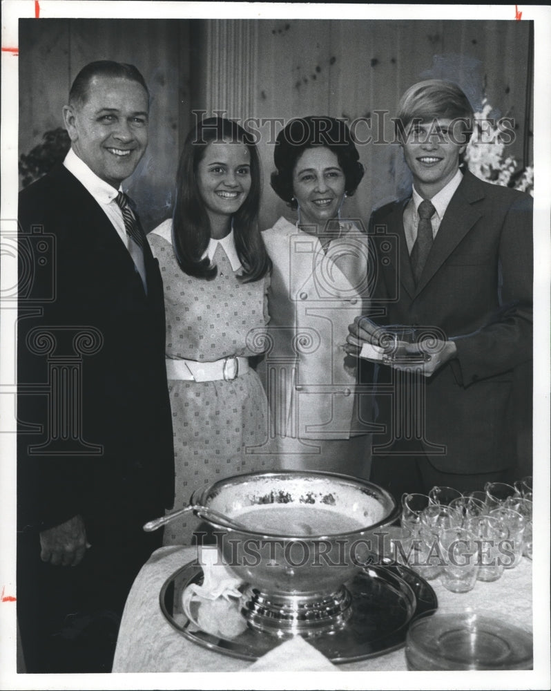 1971, Dr. &amp; Mrs. Leslie Wright with Samford University seniors, AL - Historic Images