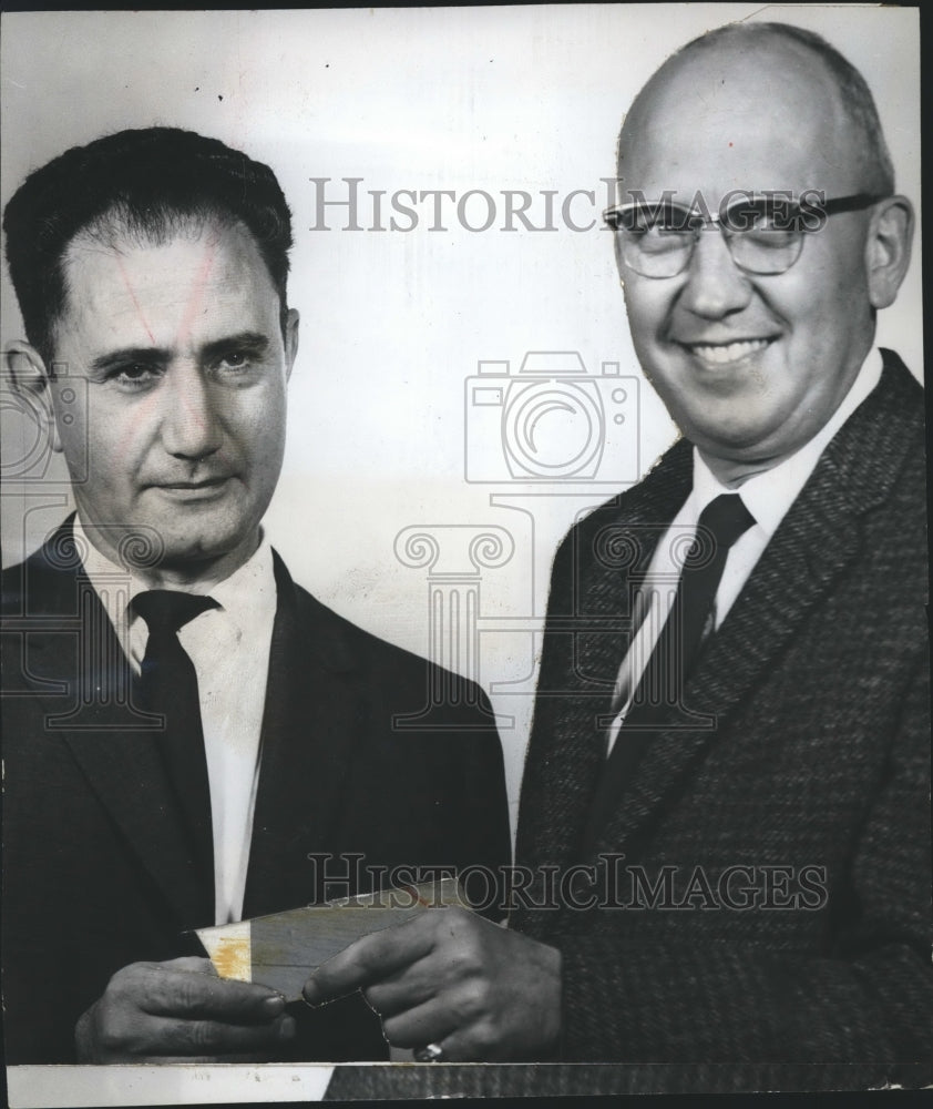 1961 Press Photo Alabama Childrens' Association Receives check supporting work - Historic Images