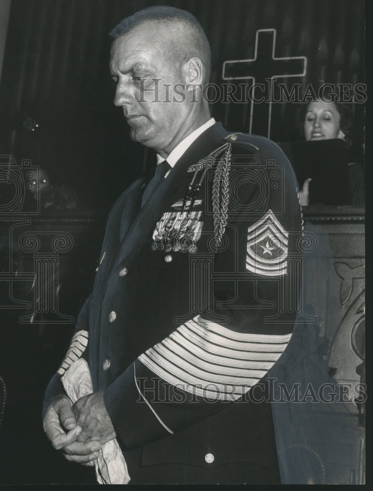 1965 Press Photo Alabama Sergeant Major William O. Wooldridge in Prayer - Historic Images
