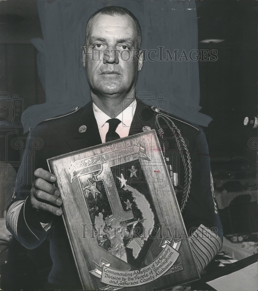 1965 Press Photo Sergeant Major William Wooldridge Receives Birmingham Plaque - Historic Images