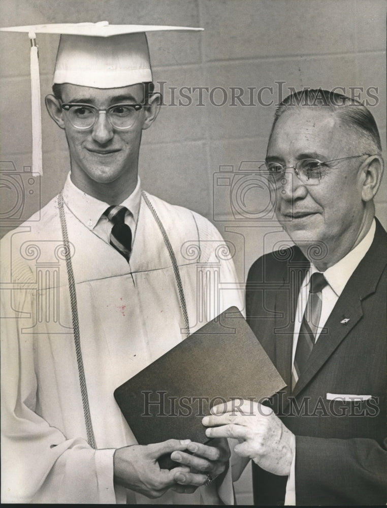 1965 Press Photo Berry High School - Valedictorian Ed Wheeler, Clyde Yeilding - Historic Images