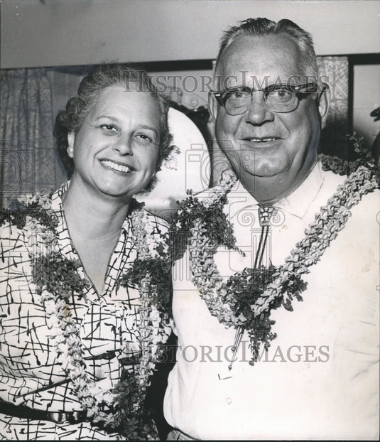 1961, Mr. and Mrs. Frank B. Yeilding, from Alahama, in Hawaii - Historic Images