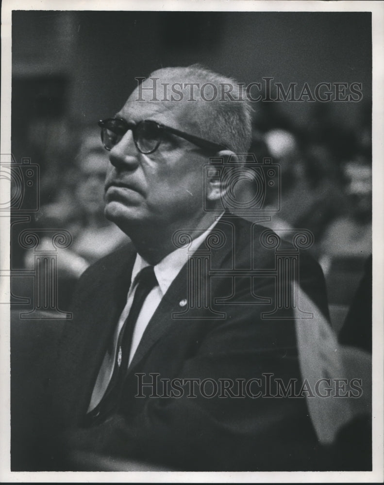 1960 Press Photo Leon Yeilding, Retired High School Principal, at Forum - Historic Images