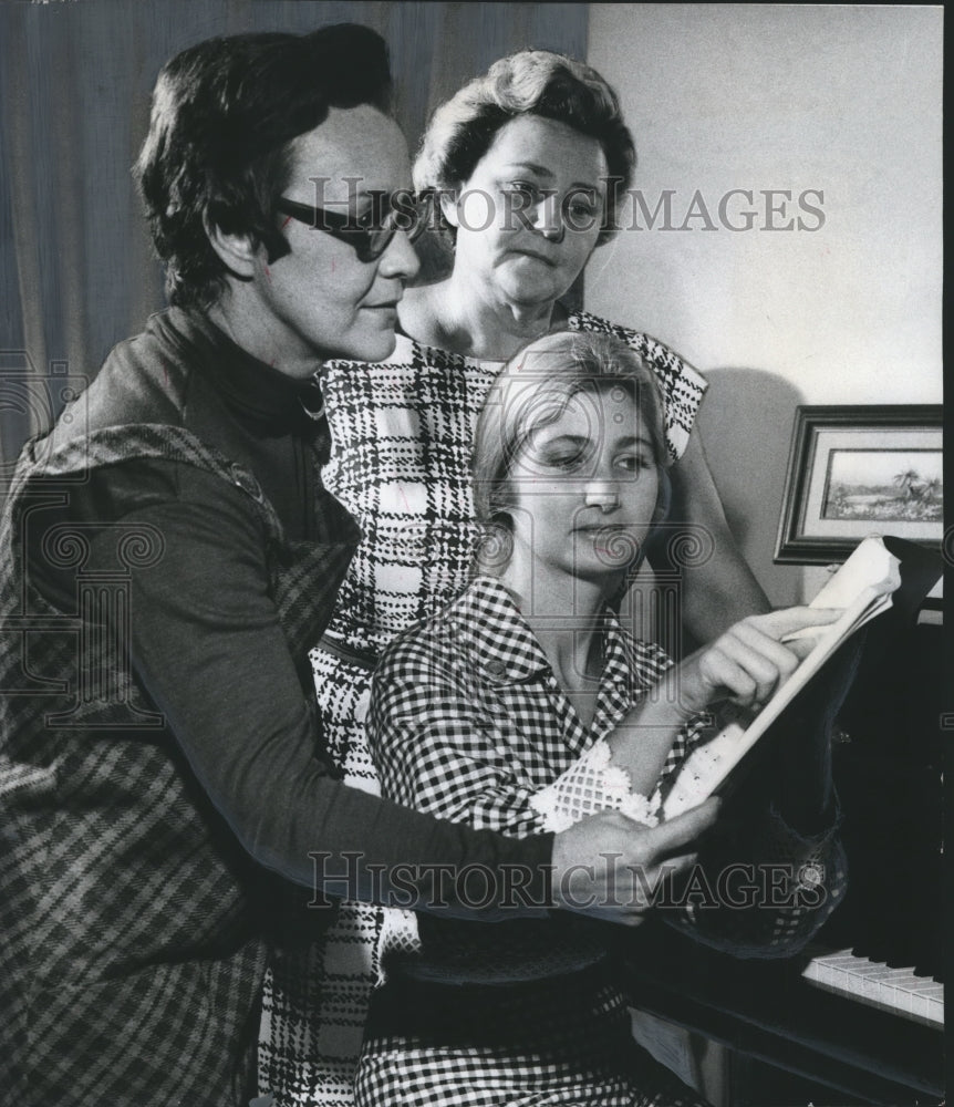 1969 B'nai B'rith Women rehearse for show at the Fairmont Club-Historic Images