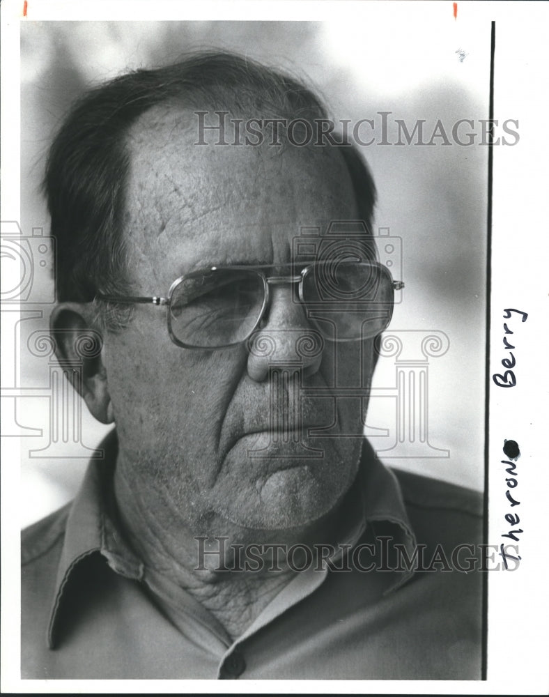 1960 Press Photo Theron Berry, Vice president of Inglenook neighborhood, Alabama - Historic Images