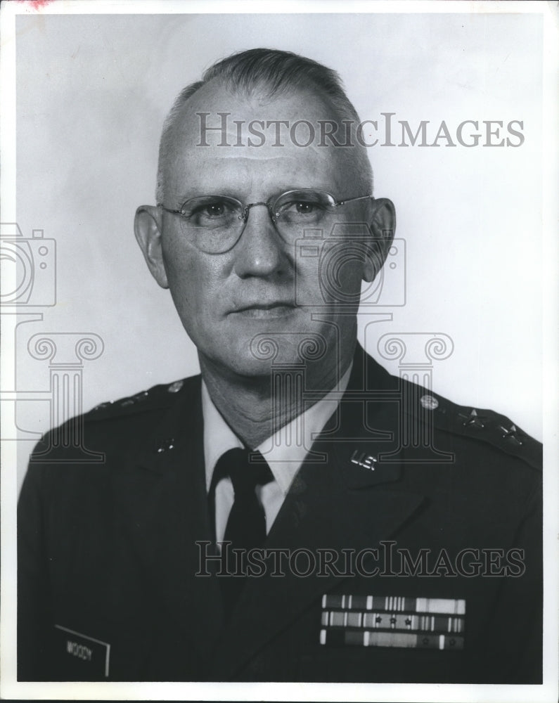 1975 Press Photo Major General Leonard W. Woody, Army Reserve, Birmingham - Historic Images