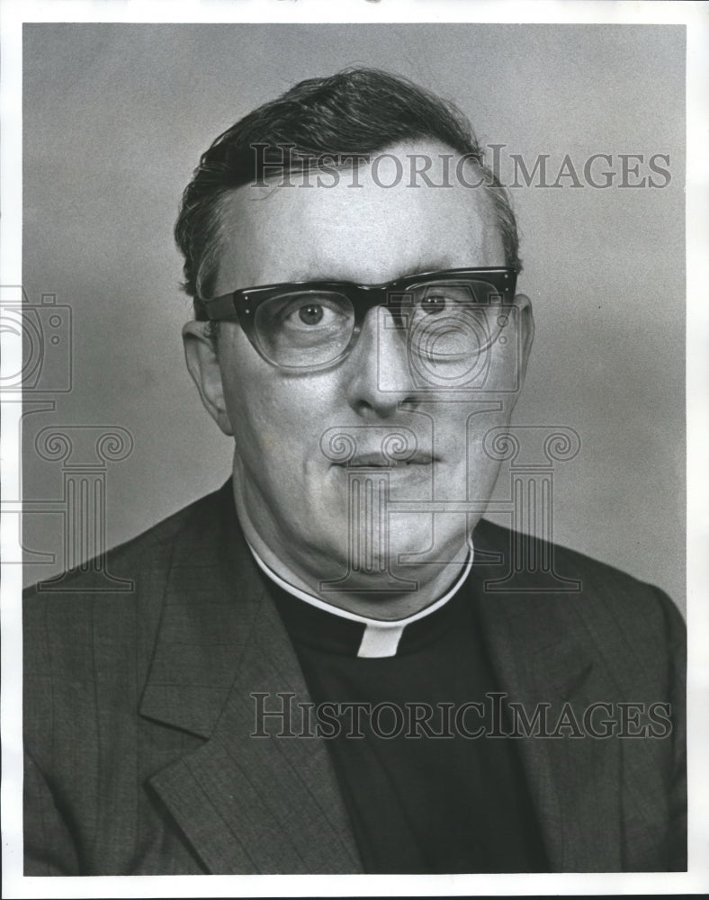 1971 Press Photo Father Allyn Walker in St. Luke&#39;s Recital - abna19859 - Historic Images