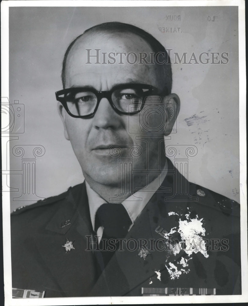 1980 Press Photo Colonel Harry D. Walker, Anniston Army Depot, Alabama - Historic Images