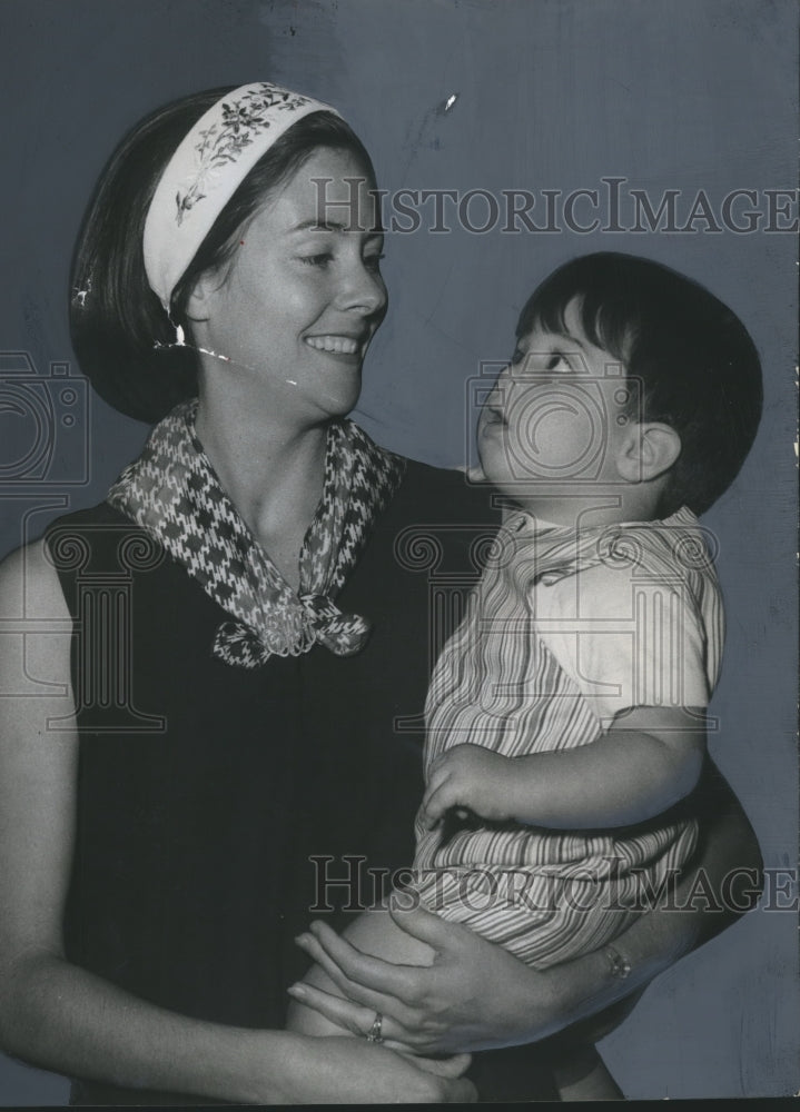 1969 Press Photo Mrs. Paul O. Woodall holds her son, Paul Junior - abna19925 - Historic Images