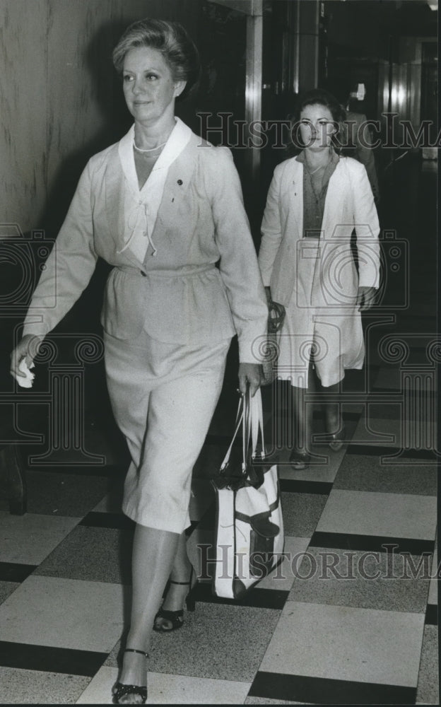 1979 Richard Wyers Trial - Joyce Wyers and Daughter, Alabama - Historic Images