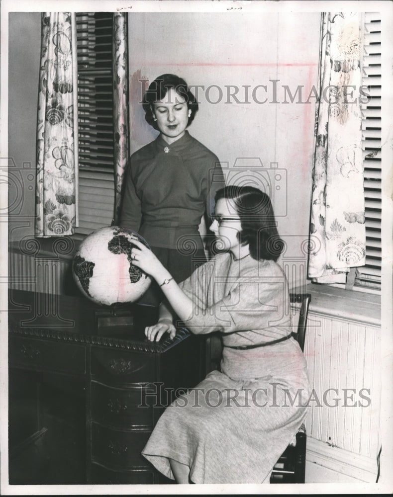 1953 Press Photo Howard College - Ruby Wyche and Martha Norton - abna19957 - Historic Images