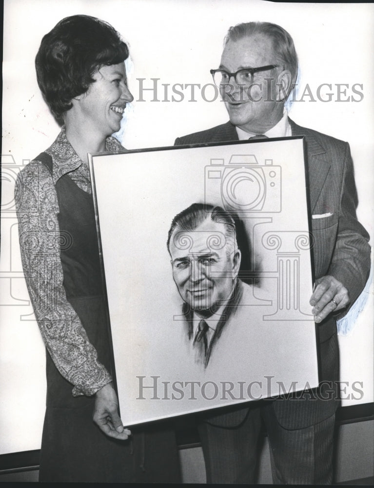 1977 Birmingham News -Harold Wilson, Purchasing Agent, and Sue Johns - Historic Images