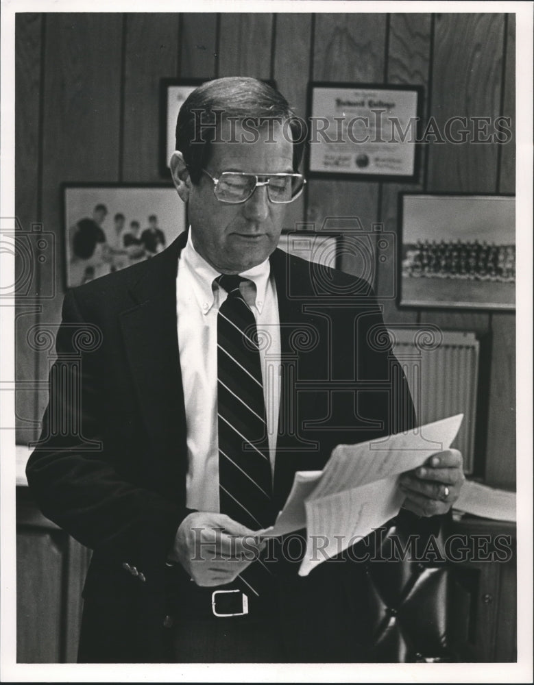 1986 Bessemer Superintendent of Education Larry Wilson - Historic Images