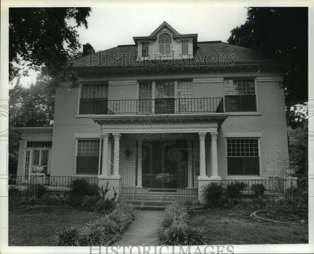 1980 Press Photo Birmingham, Alabama Home Maybe Designed by Robert Edgar Pose - Historic Images