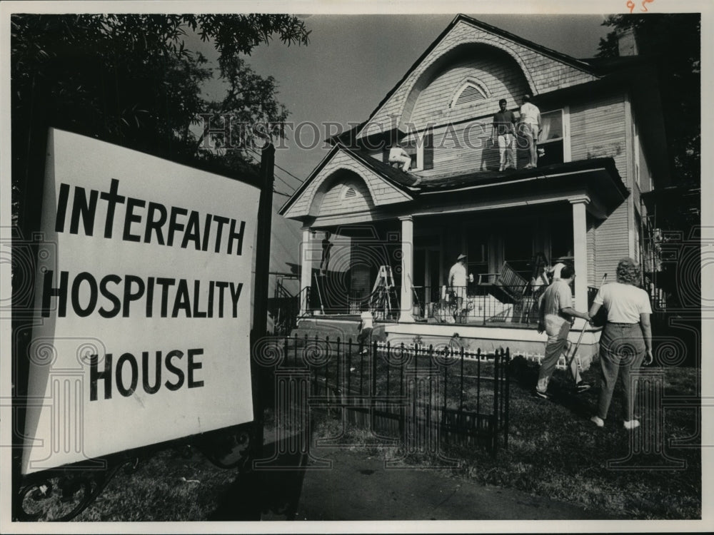 1989 Volunteers Work at Interfaith Hospitality House, Birmingham, AL - Historic Images