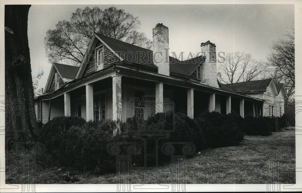 1987, Reed-Riddle cabin on Twin Lake Drive, Birmingham, Alabama - Historic Images