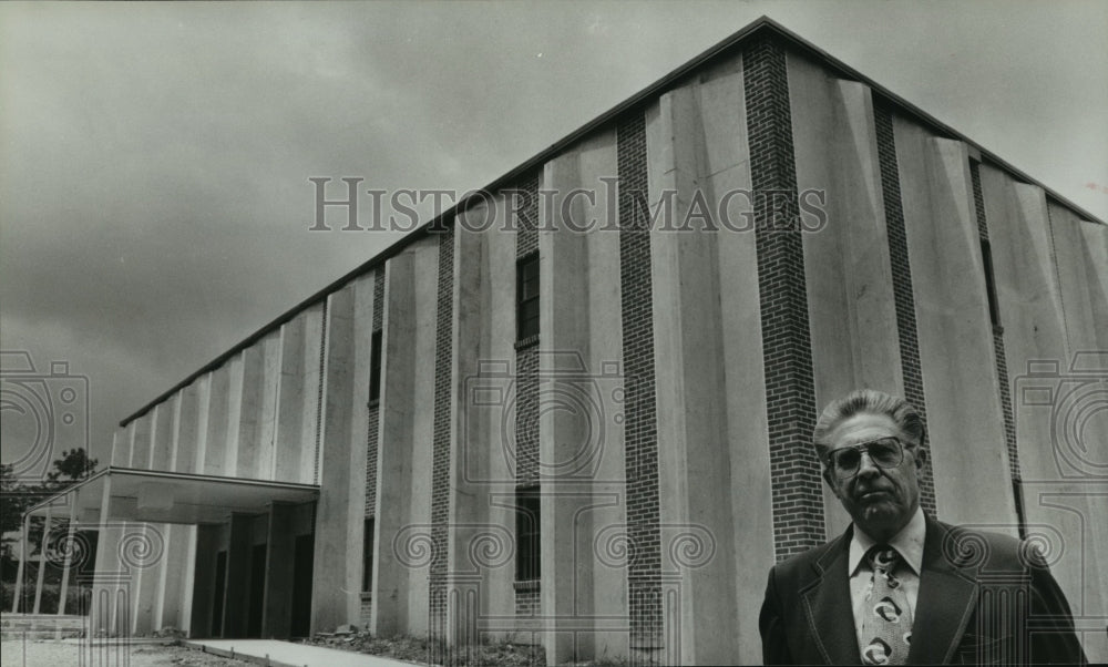 1980, Reverend Hutchins at Grayson Valley Baptist Church, Birmingham - Historic Images