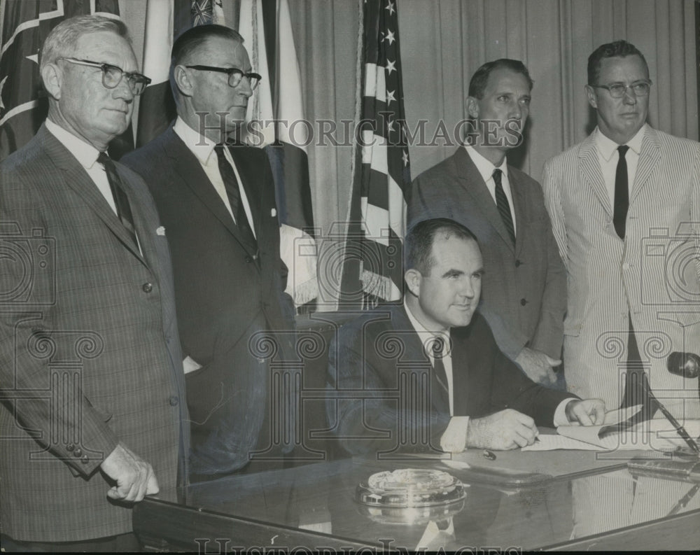 1961 Press Photo Alabama Governor John Patterson and Aides at Special Session - Historic Images