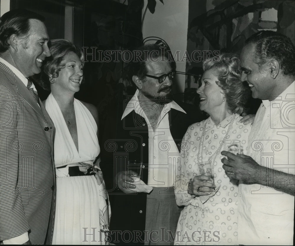 1975 Press Photo Bicentennial Theater - Charles and Susan Webb and Others - Historic Images