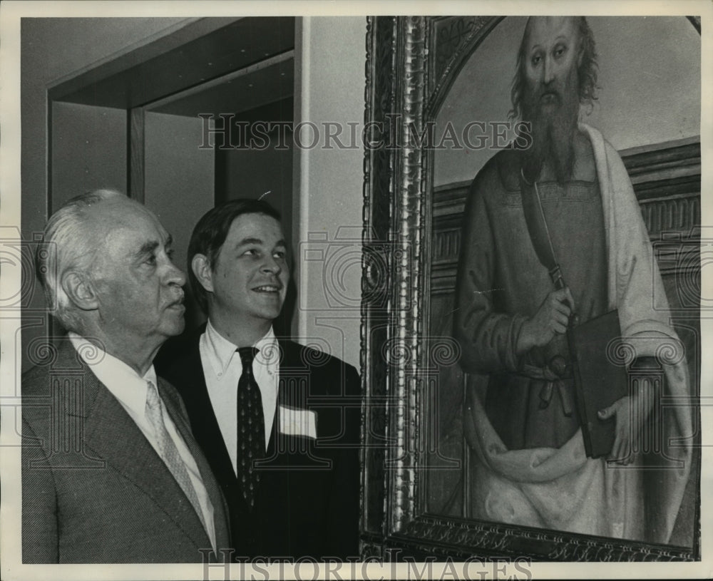 1970 Press Photo Edward Weeks with unidentified person at art museum, Birmingham - Historic Images