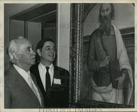 1970 Press Photo Edward Weeks with unidentified person at art museum, Birmingham - Historic Images