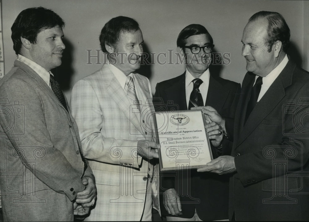 1978 Alabama Cattlemen's Association Present Award - Historic Images