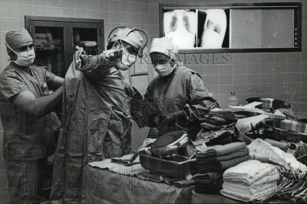 1979 Surgeons Prep for Surgery, University Hospital, Birmingham, AL - Historic Images