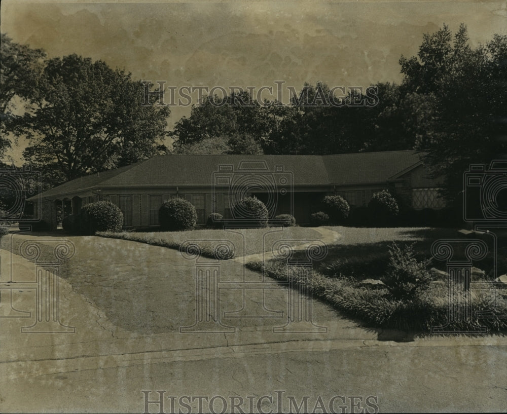 1977, house on Country Club Circle, Birmingham, Alabama - abna20472 - Historic Images