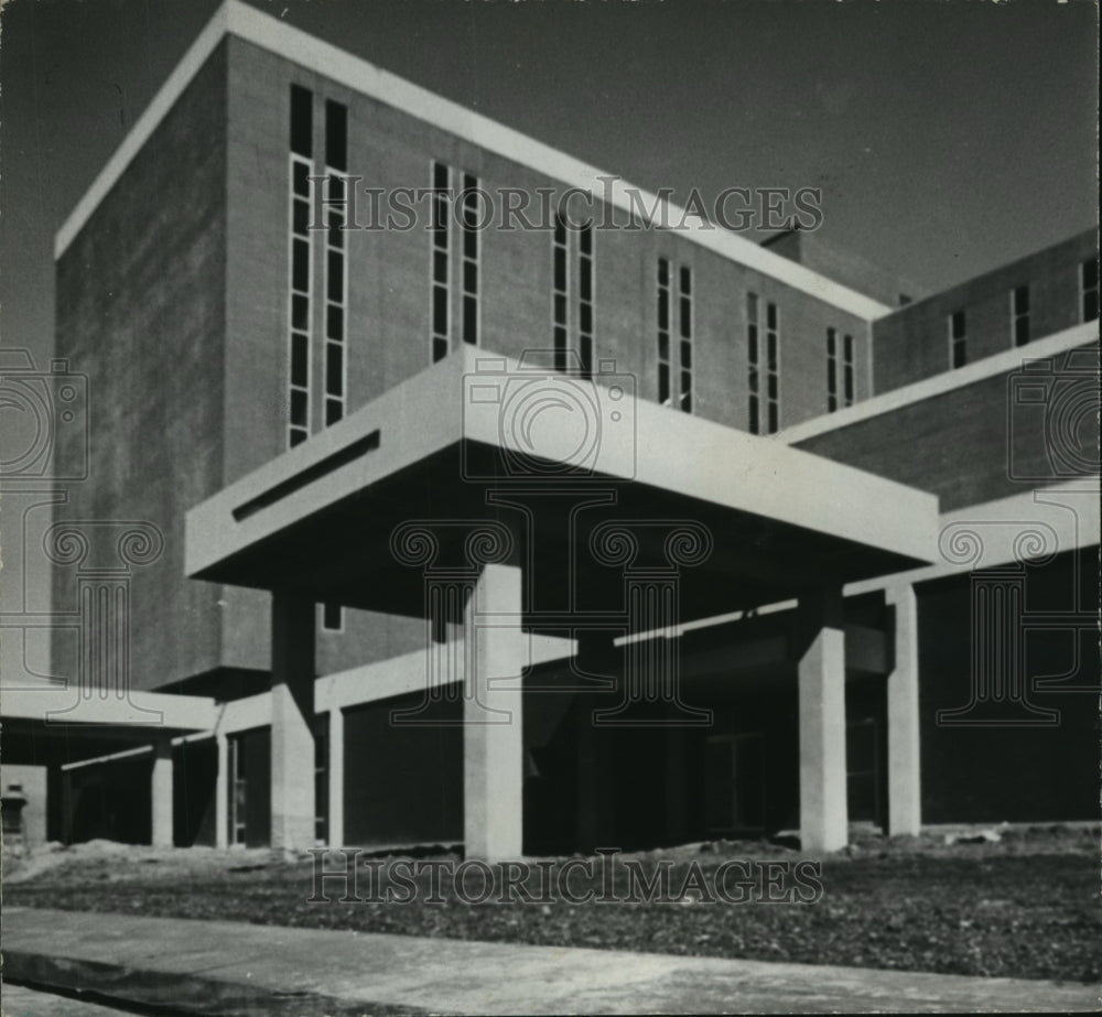 1972 Press Photo Mercy Hospital Under Construction, Birmingham, Alabama - Historic Images