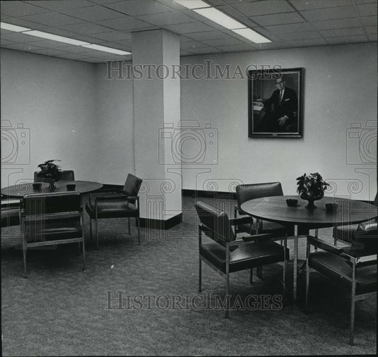1966 Press Photo Portrait in West End Baptist Hospital Library, Birmingham - Historic Images