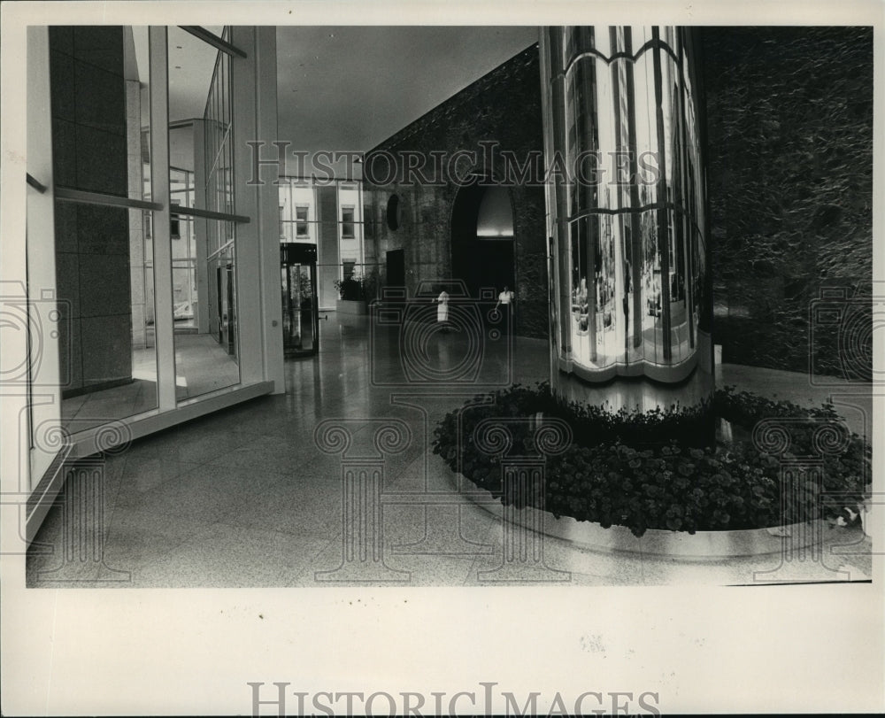 1987 Birmingham, Alabama Buildings: Southtrust, Lobby - Historic Images