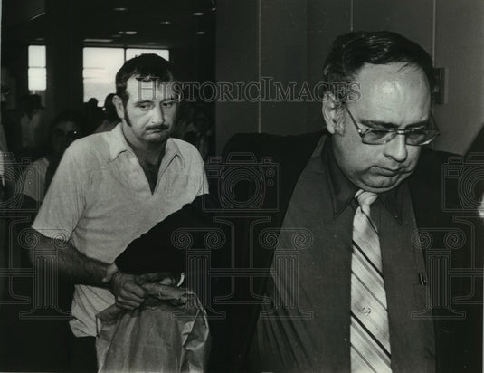 1981 Jimmy Louis Betts & suspected criminal Sergeant John Rumsey - Historic Images
