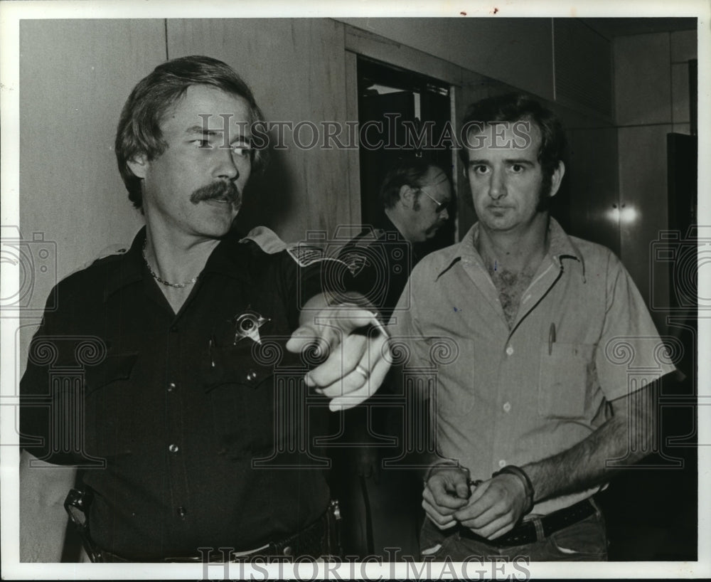 1981 Jimmy Louis Betts Escorted by Police Officers - Historic Images