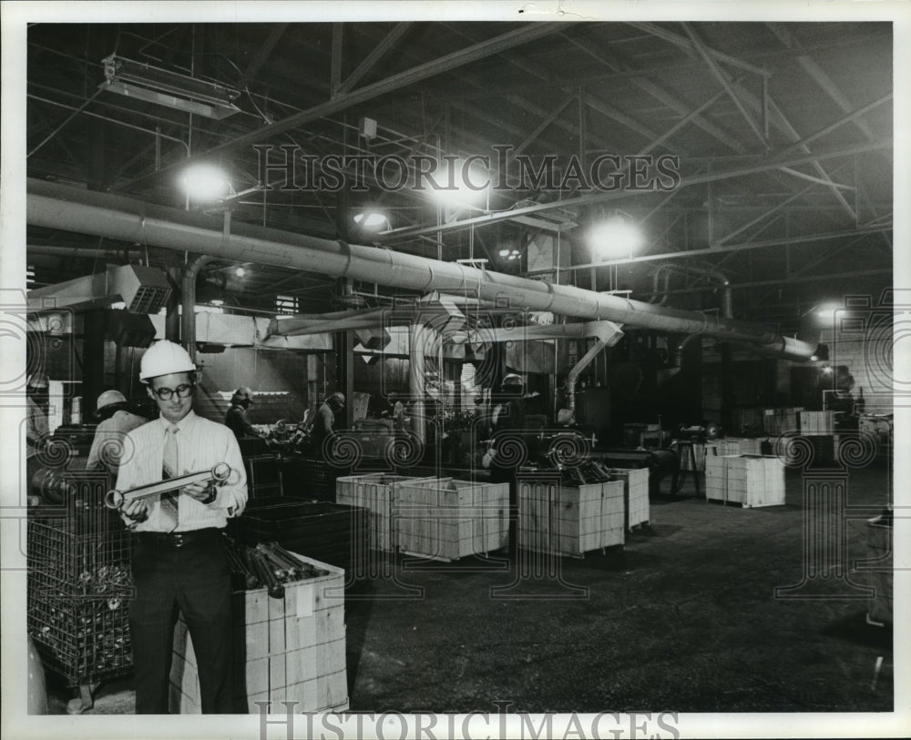 1981 Conner Warren, Southern Ductile, inspects product, Besssemer - Historic Images