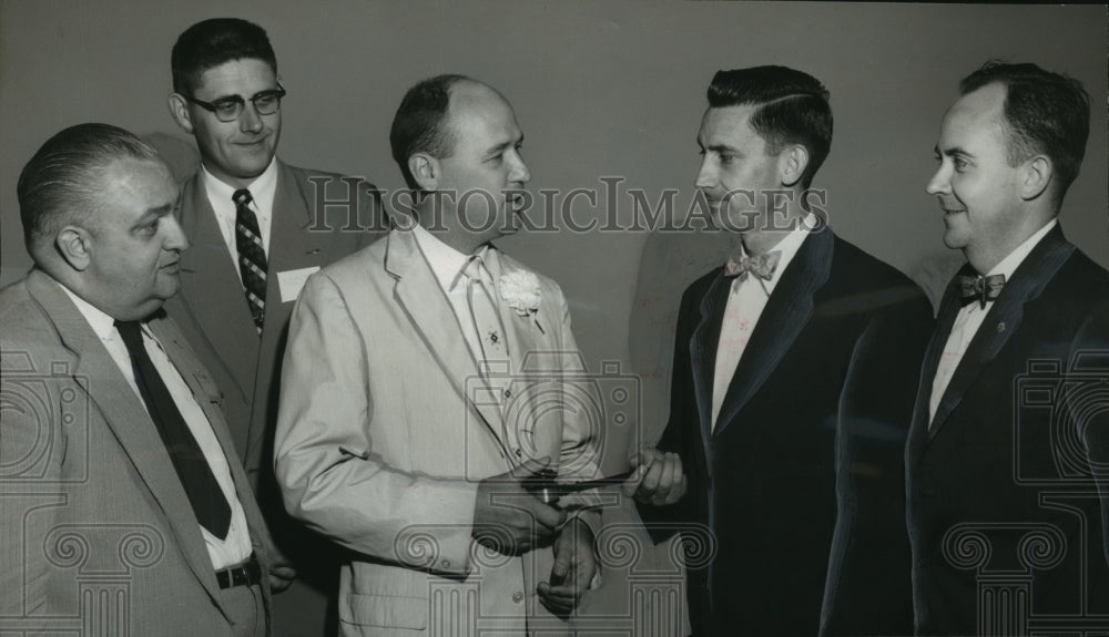 1954 Press Photo Doctor J. L. Below with Others from Alabama State Chiropractors - Historic Images