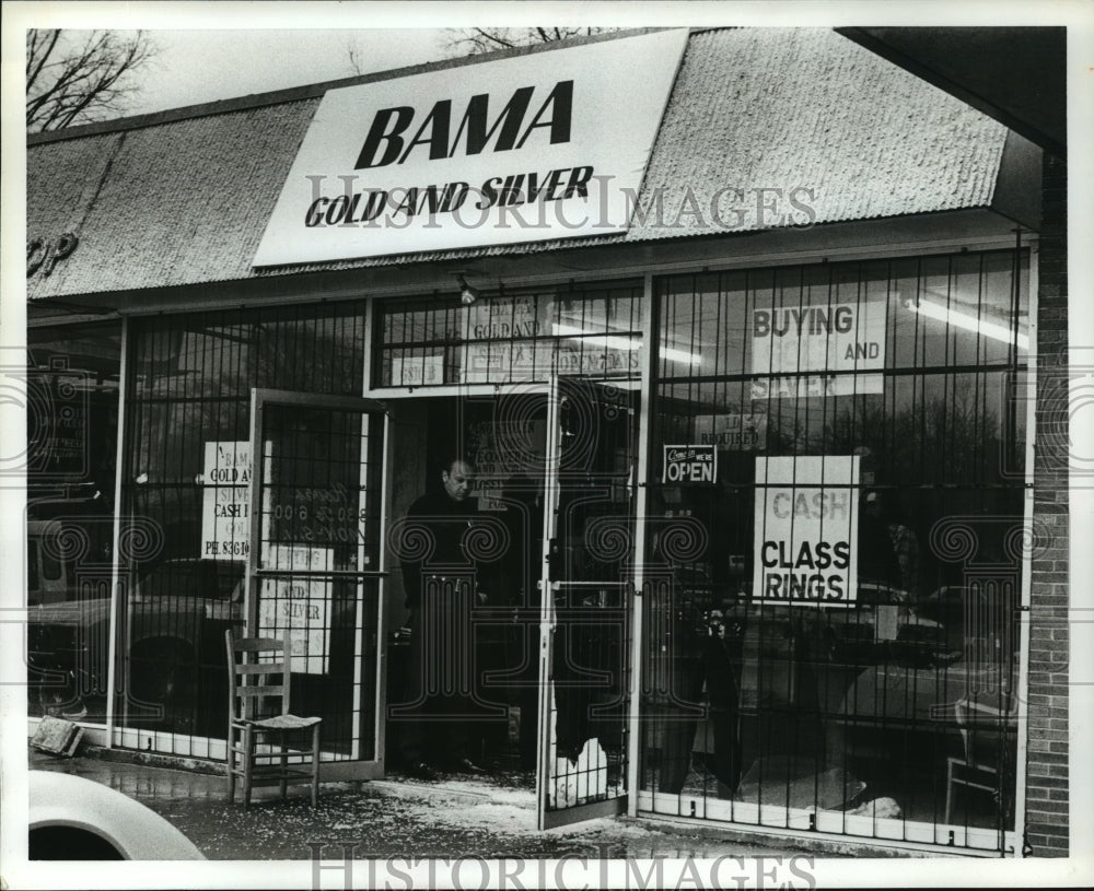 1981, Police at Shooting, Bama Gold &amp; Silver, Birmingham, Alabama - Historic Images