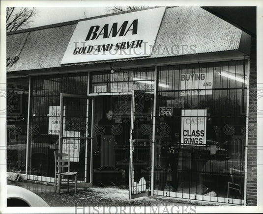 1981, Police at Shooting, Bama Gold & Silver, Birmingham, Alabama - Historic Images