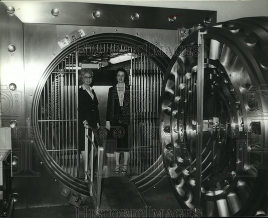 1980 Julia Windham, Brenda Chandler-Birmingham Trust National Bank - Historic Images