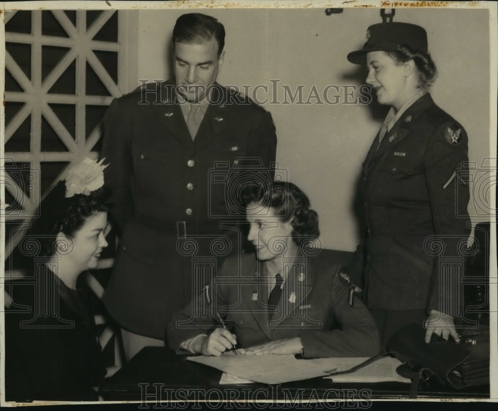 1943 Miss Carolyn Masengil signs up for Air Force Services - Historic Images