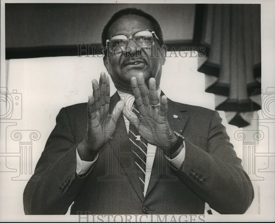 1989, Roosevelt Bell speaks during a debate of city council candidate - Historic Images
