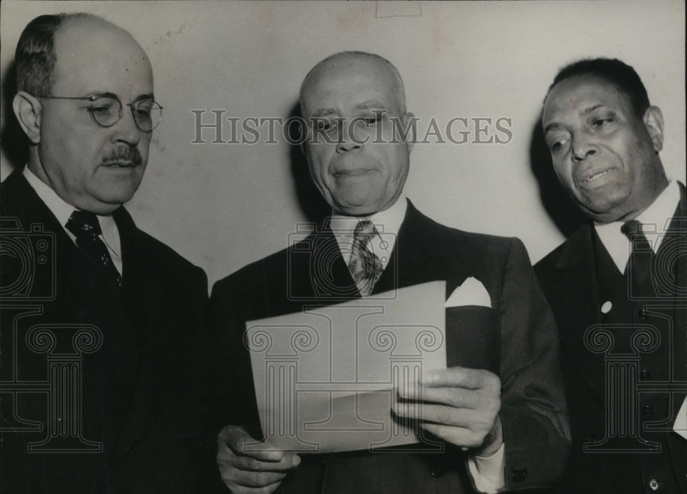 1953 Press Photo Doctor W. A. Bell, president of Miles College and Others - Historic Images