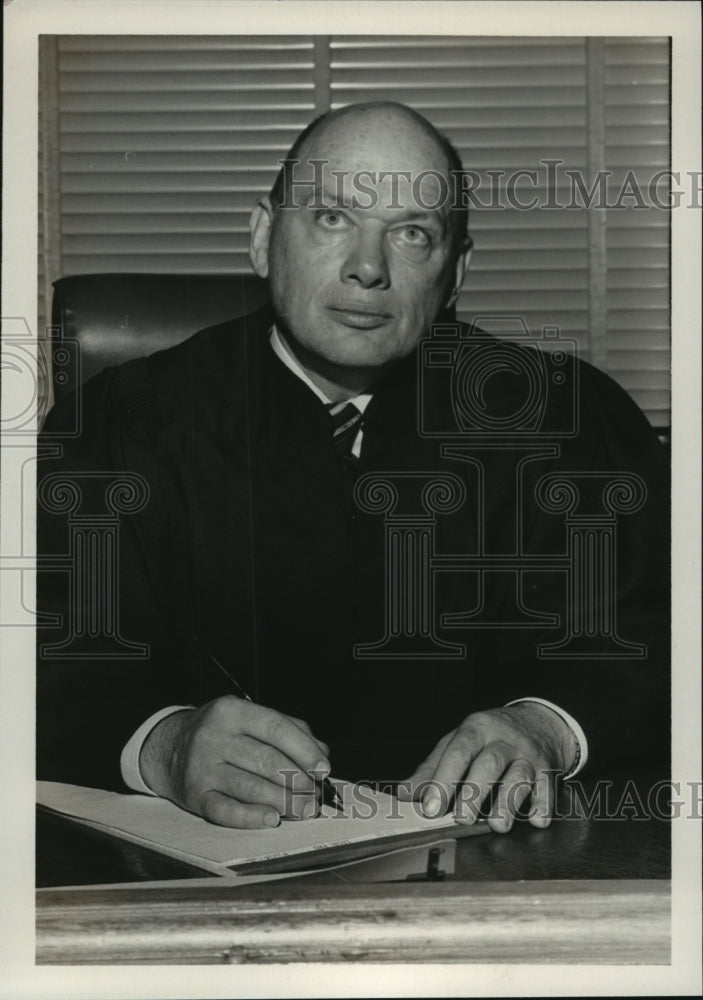 1983 Press Photo Jefferson County Judge Joe Bernard, Alabama - abna20808 - Historic Images