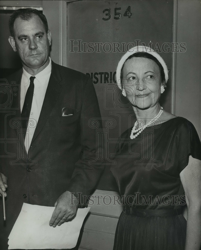 1961 Press Photo Mrs. Lacy R. Stephenson with Attorney Macon L. Weaver ...