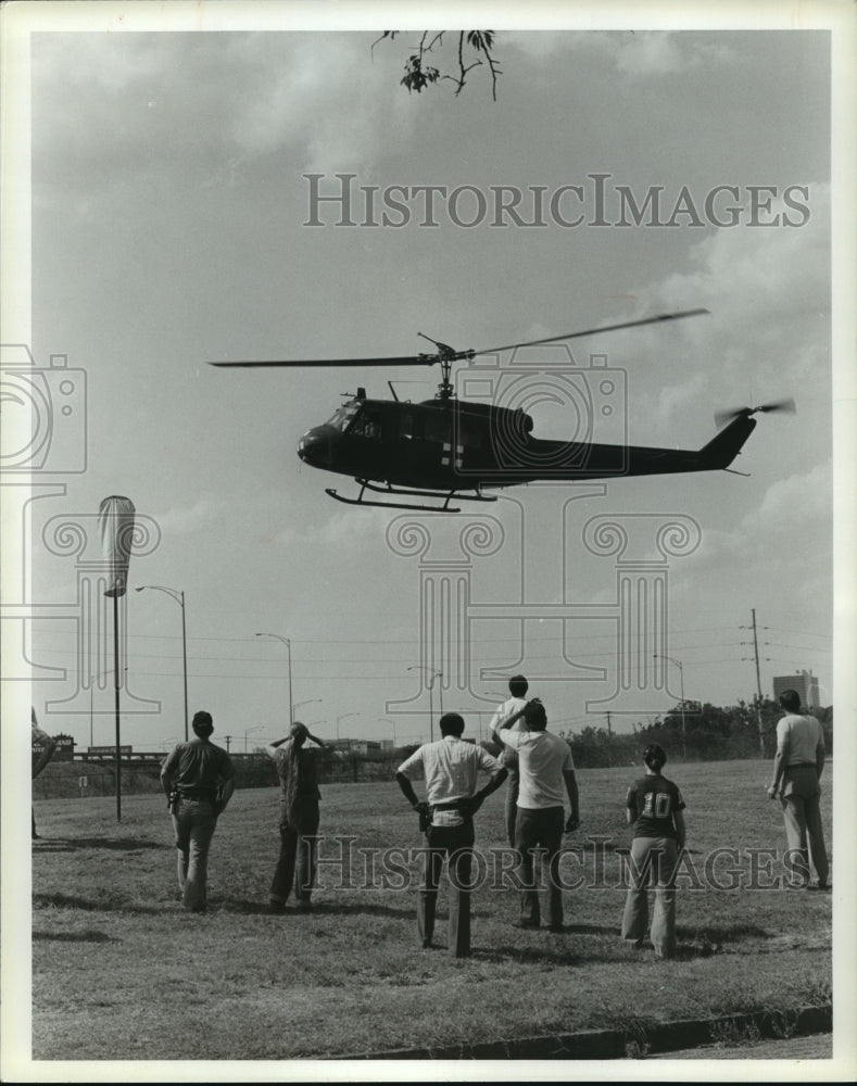 1980 helicopter air lifting patient, University Hospital, Alabama - Historic Images