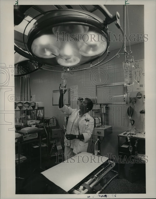 1986, Nurse Dorothy Brown at University Hospital, Birmingham - Historic Images