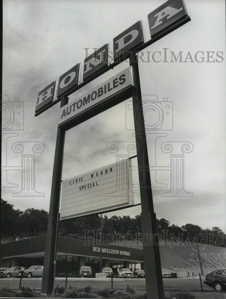 1981 Ed Mollison Honda dealership in Birmingham,Alabama - Historic Images