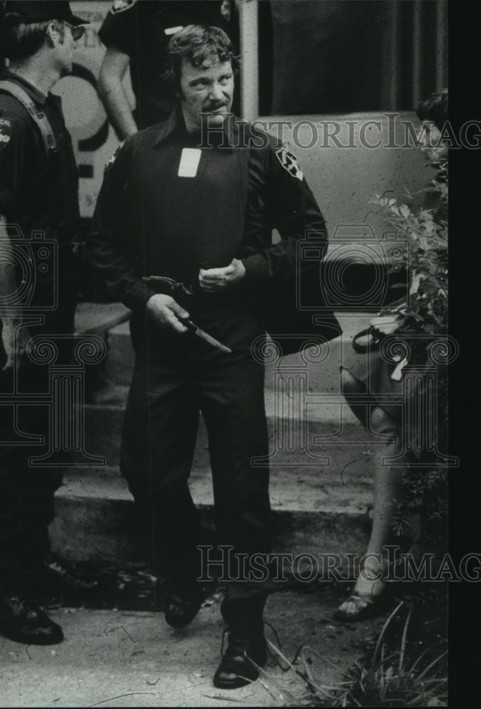 1982, Policeman Mike Morgan after talking man out of House with Knife - Historic Images