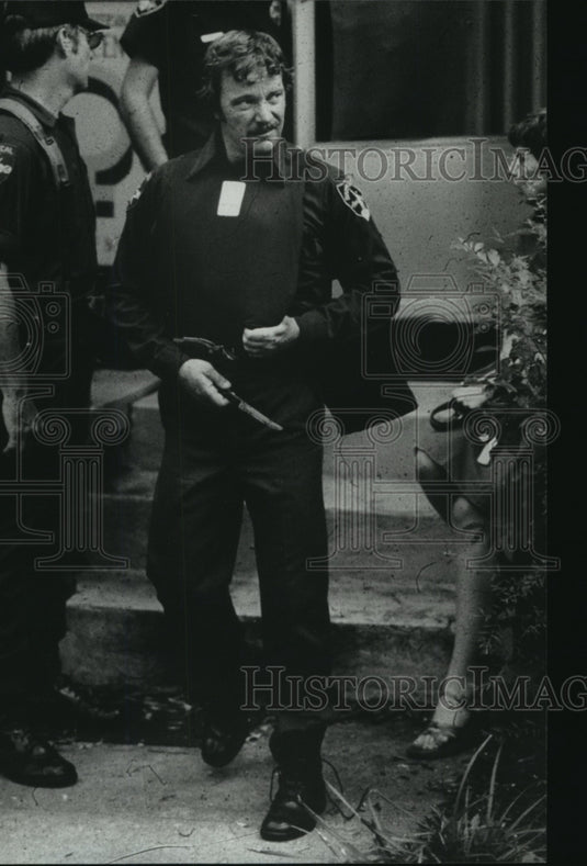1982, Policeman Mike Morgan after talking man out of House with Knife - Historic Images