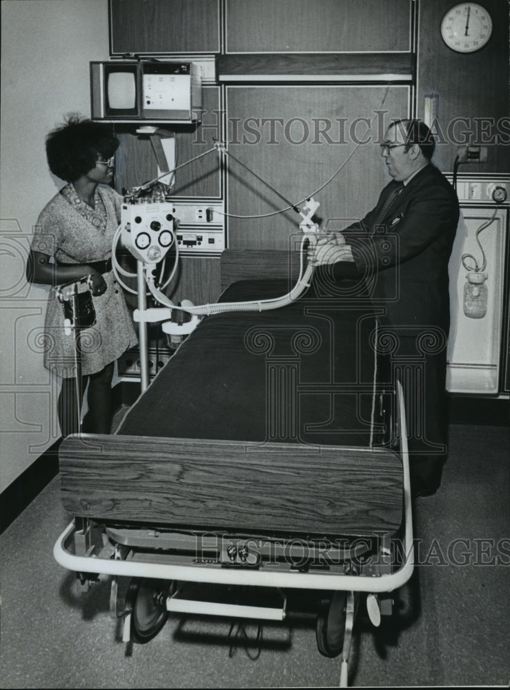 1972 Checking Recovery Room Equipment, Mercy Hospital, Alabama - Historic Images