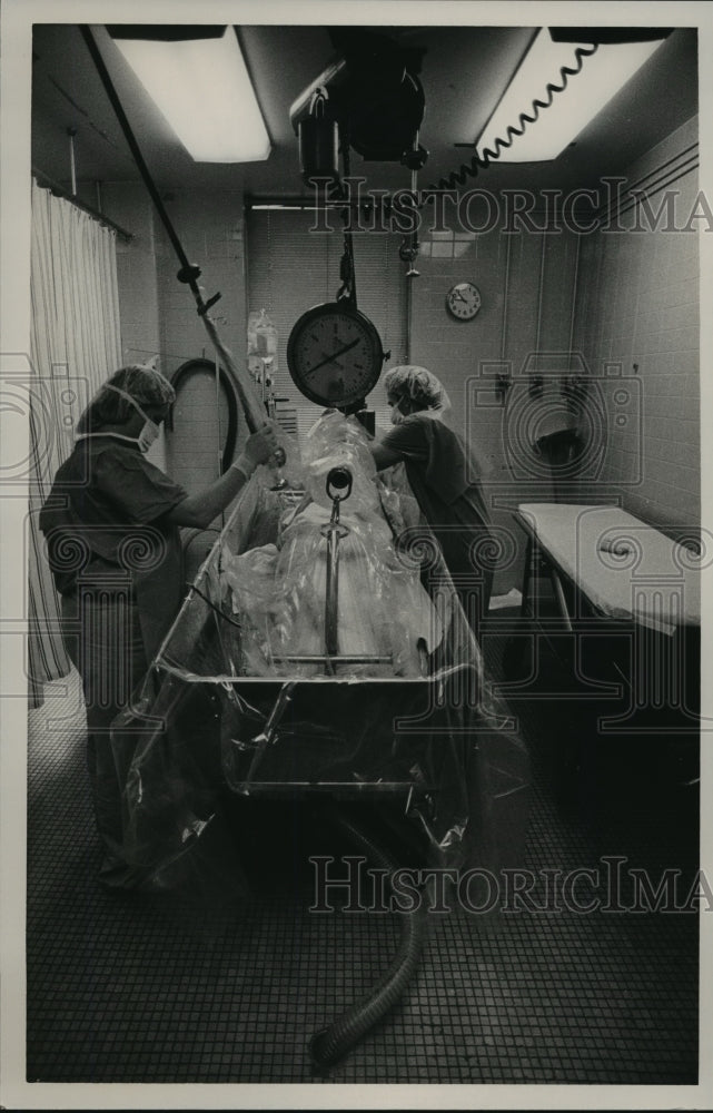 1987, Hydro Therapy at University of Alabama Burns/Trauma Unit - Historic Images